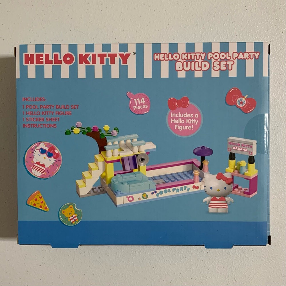 Hello Kitty Pool Party Building Set-New - Picture 6 of 6